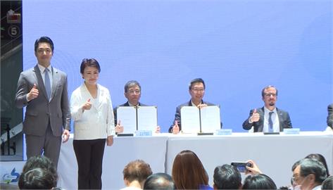 中捷藍線機電工程決標簽約　盧秀燕、蔣萬安同框見證
