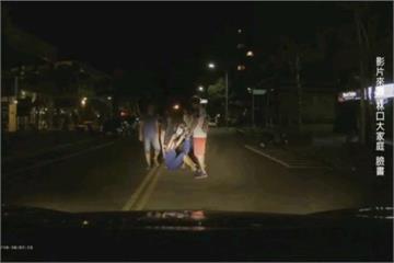 世大運選手喝茫倒路中央  駕駛差點「被車禍」