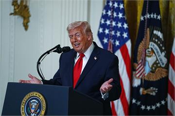 川普稱剷除伊朗神權統治是「莫大的榮幸」　認為穆吉塔巴仍存活但「受損傷」