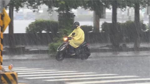 雨具還不要收！全台5縣市大雨特報　林嘉愷曝「這天」起水氣減轉晴