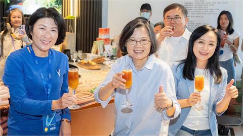 饒慶鈴被攤商叫「縣長妹妹」超開心！小英一旁「冷噴1句」他抖爆：我不敢