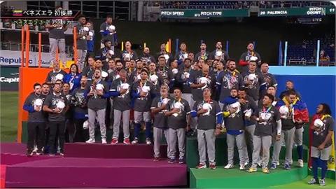 經典賽(影)／南美熱血沸騰！委內瑞拉全體淚唱國歌畫面讓全日本球迷感動