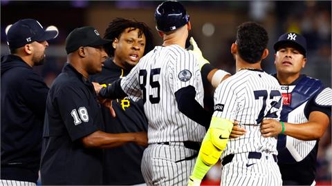 MLB(影)／都要進廣告了突演大場面！海盜洋基三出局後「爆口角」清空板凳