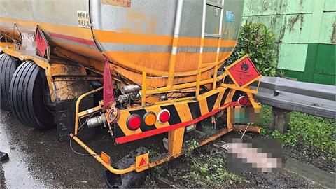 現場回堵6公里！國1北上五堵段傳聯結車自撞事故