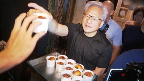 黃仁勳晚間現身私廚「春韭」　直言：台灣需要更多能源