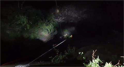 命大! 阿里山公路騎士撞護欄"摔50米溪谷"肢體受傷