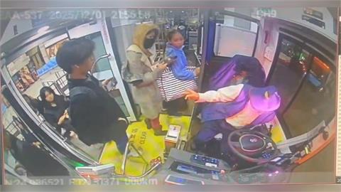 2女搭公車少投14元拒絕補票！　　講不聽！　駕駛無奈開車