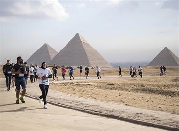 埃及金字塔馬拉松　邊跑步邊上動態歷史課