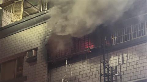 高雄凌晨民宅惡火！　5口之家4死1傷驚悚畫面曝光