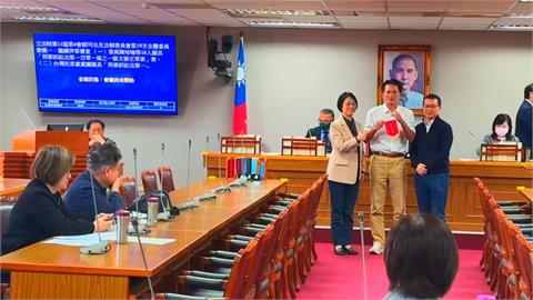 快新聞／翁曉玲邀綠委頒獎予黃國昌　莊瑞雄冷回：跟你們合作無間會被譙死