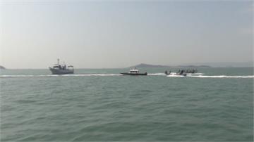 金門海巡護漁竟遭中國漁船「丟玻璃瓶」 隨即發射11枚震撼彈驅離