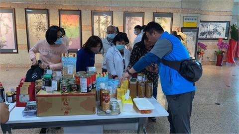 輔導會五大農場優質農特產品 高雄榮總首發團輕鬆〝GO〞