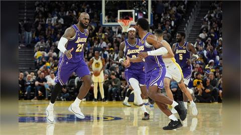 NBA(影)／布朗尼助攻詹皇爆扣！締造聯盟史上首次兒子傳父親得分