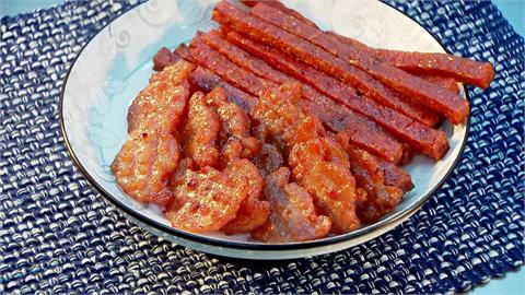30年肉乾店「元寶造型」超特別　過年增派人手趕工