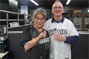 【WBC】費仔爸媽從西雅圖飛來東京幫兒子加油　聽說他在台很紅「完全不懂為什麼」