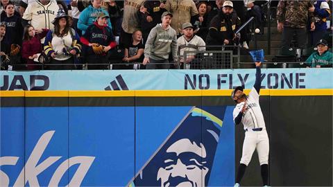 MLB(影)/到二樓搶劫!J-ROD「禁航區起飛」沒收對手開轟 獲選單週最佳好球