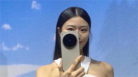手機品牌與蔡司推新機　搭普發汰舊換新最高折萬元