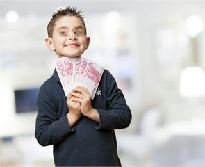 普發1萬「13歲以上不得代領」！家長質疑擾民不便　數發部回應原因曝光