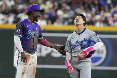 MLB(影)／道奇新寵！金慧成打擊偷噴「C8」被抓包、衝壘遭判出局加映可愛小劇場