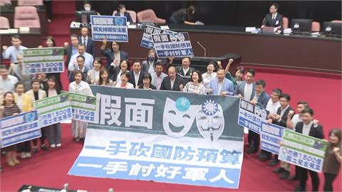 藍白聯手！立法院三讀通過「恢復退役上將子女補助」　綠怒喊大罷免大成功