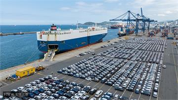 廣西北部灣港單航次出口2727輛汽車　創紀錄直航阿曼