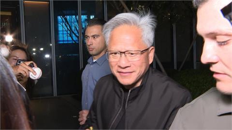 張忠謀坐輪椅現身！　黃仁勳掛保證張忠謀狀況佳