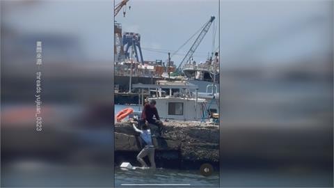 高雄漁港爆落海意外　附近船員聽到求救急拋救生圈