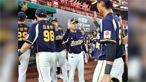 中職(影)／中信兄弟贏球逃過「最慘紀錄」！樂天桃猿「大物」何品室融敲首轟滿貫砲