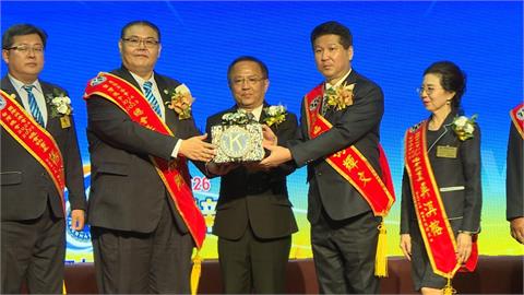 國際同濟會台灣總會長交接　許願「團結努力向前行」