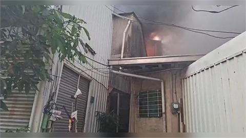 快新聞／台南青年路圓環火警！民宅狂竄濃煙　驚見1焦屍