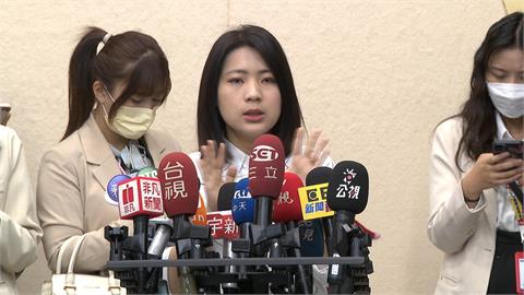 快新聞／強碰費鴻泰當面嗆聲卻跌倒尖叫　徐巧芯：那是很小的事情啦