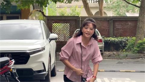 大罷免首起投票南投登場！　綠議員陳玉鈴現身投票所投票