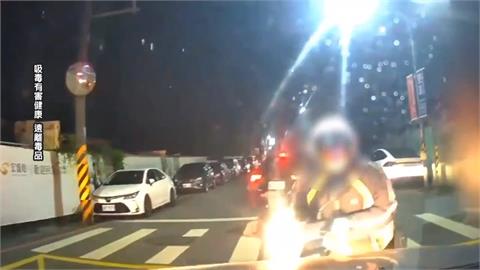 驚險追捕！　騎士藏毒、拒檢逃逸遭逮　新北警開出２２張罰單