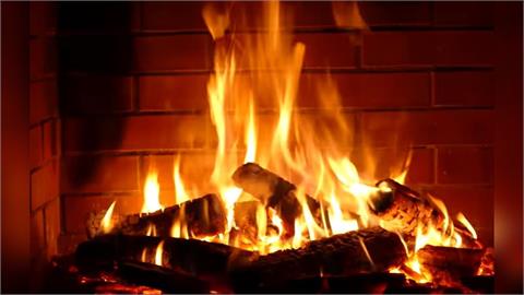 躺著賺4千萬！他靠「壁爐燃燒影片」9年狂吸1.5億觀看