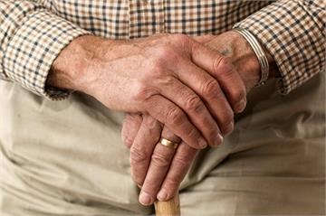 台灣逾65歲吸菸率還有13%  「老」菸槍失智風險增1.6倍!