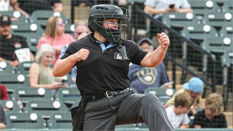 MLB／史上首位女裁判！「昔棒球女國手」任馬林魚勇士主審寫大聯盟歷史