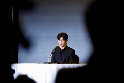 金秀賢終於現身！記者會鞠躬致歉　啜泣喊冤：被指控成殺人凶手