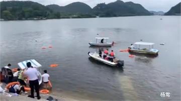 貴州公車撞護欄衝進水庫 乘客傷亡不明
