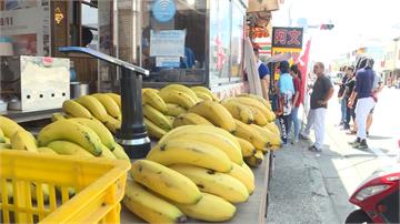 買香腸就送香蕉！香腸攤挺農民買下500台斤香蕉