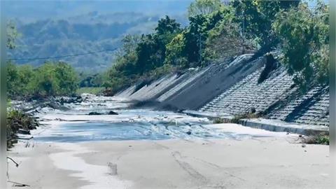 花蓮鳳林堤頂也溢流？　居民目擊防汛道路水溢流出