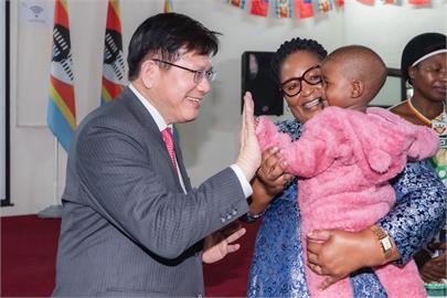 出席史國婦女創業基金成果發表會　林佳龍與「Taiwan」相見歡
