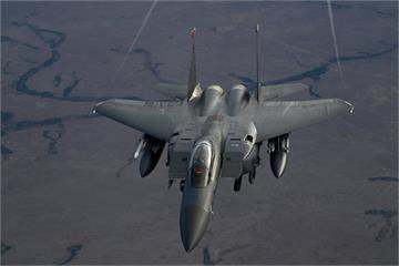 伊朗蘇-24轟美軍基地「只剩2分鐘」　與卡達F-15首交戰被擊落