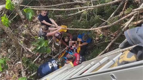 加拿大女遊客騎車自摔「滑出邊坡」　颱風吹倒樹幹擋住救一命