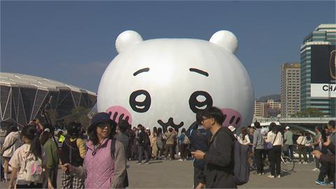 吉伊卡哇熱潮！愛河灣湧人潮　觀光局：初一單日湧近50萬人次