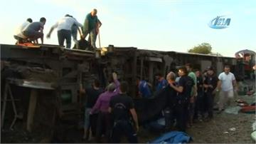 土耳其火車出軌翻覆 至少10死73傷
