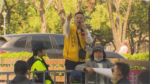 快新聞／新黨游智彬向民進黨部丟雞蛋辯「警方推擠掉蛋」　法院裁罰結果出爐