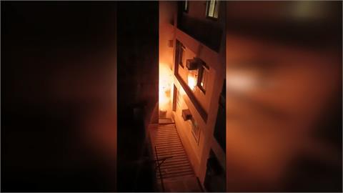 疑手電筒電池釀禍！　高雄透天厝深夜傳火警出動51人灌救