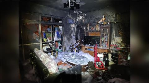 基隆七堵深夜住宅火警! 父女倒臥臥室門口送醫搶救