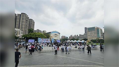 快新聞/黃國昌新北造勢人氣雪崩僅300人!媒體人諷:向李四川要個副市長