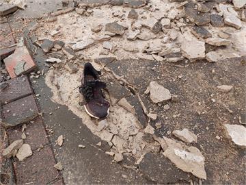 苗栗慢跑男疑遭「雷擊」無生命跡象　鞋被炸開花地板也破裂